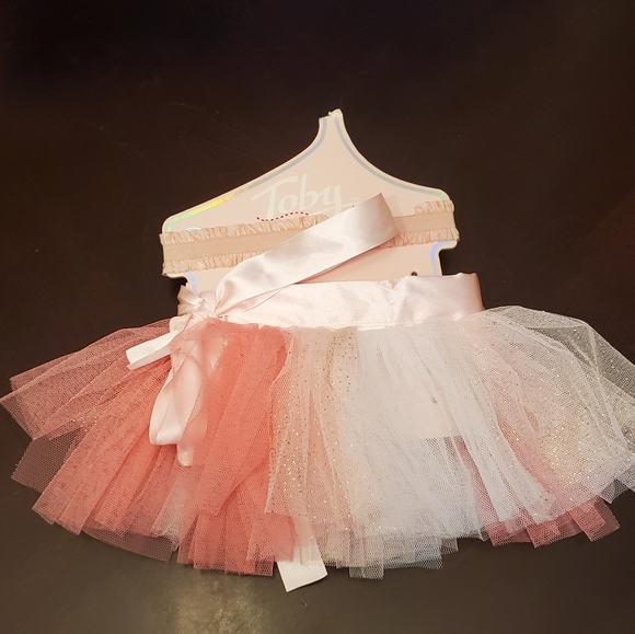 Bundle Of Girs 0-12 Outfit & Socks & Hair Bow set - Picture 3 of 3